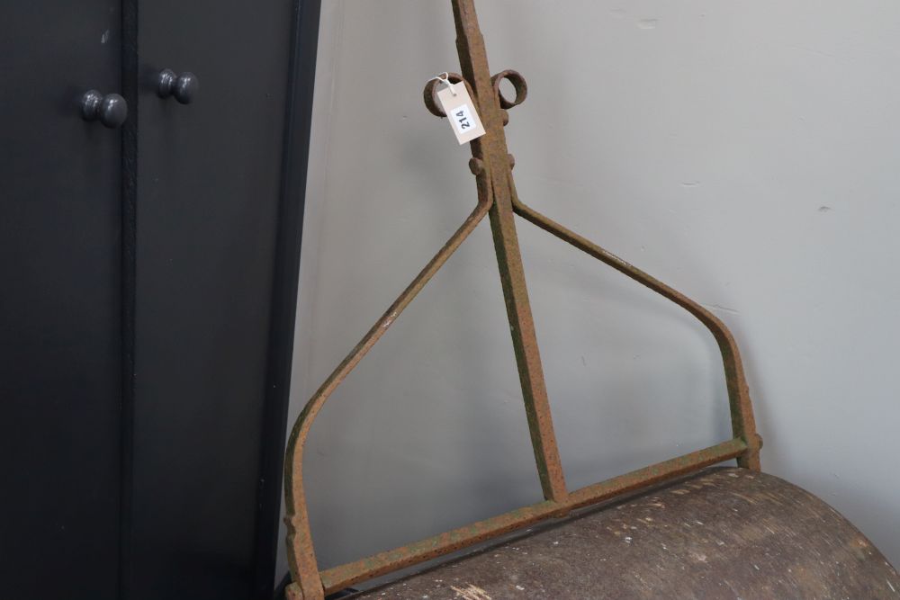 A Victorian cast iron garden roller, width 78cm, height 170cm